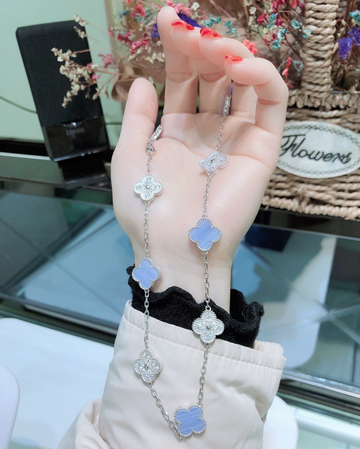 [Love's Uplift]CLOVER 10 MOTIFS CHALCEDONY DIAMONDS SILVER NECKLACE