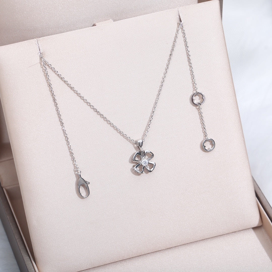 [Love's Uplift]FIOREVER NECKLACE DIAMOND CENTER