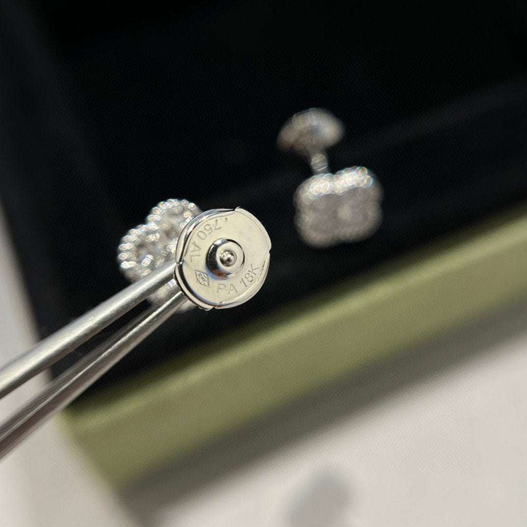 [Love's Uplift]CLOVER MINI DIAMOND STUD EARRINGS