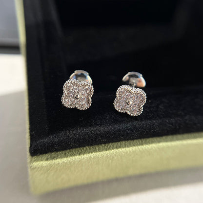 [Love's Uplift]CLOVER MINI DIAMOND STUD EARRINGS