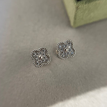 [Love's Uplift]CLOVER MINI DIAMOND STUD EARRINGS