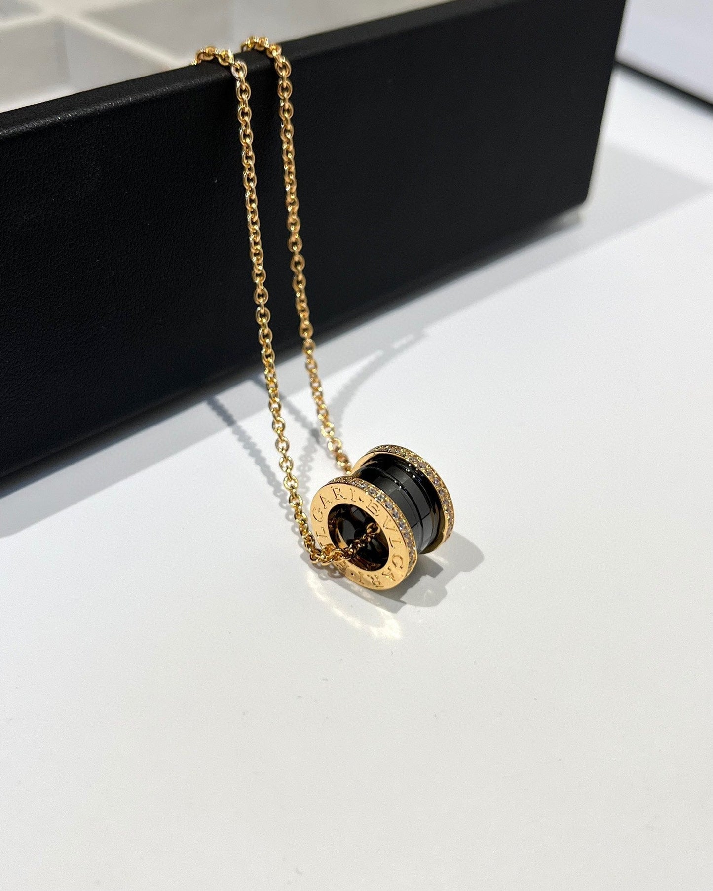[Love's Uplift]ZERO 1 BLACK CERAMIC DIAMOND PINK GOLD NECKLACE