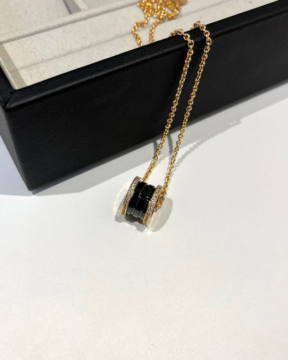 [Love's Uplift]ZERO 1 BLACK CERAMIC DIAMOND PINK GOLD NECKLACE