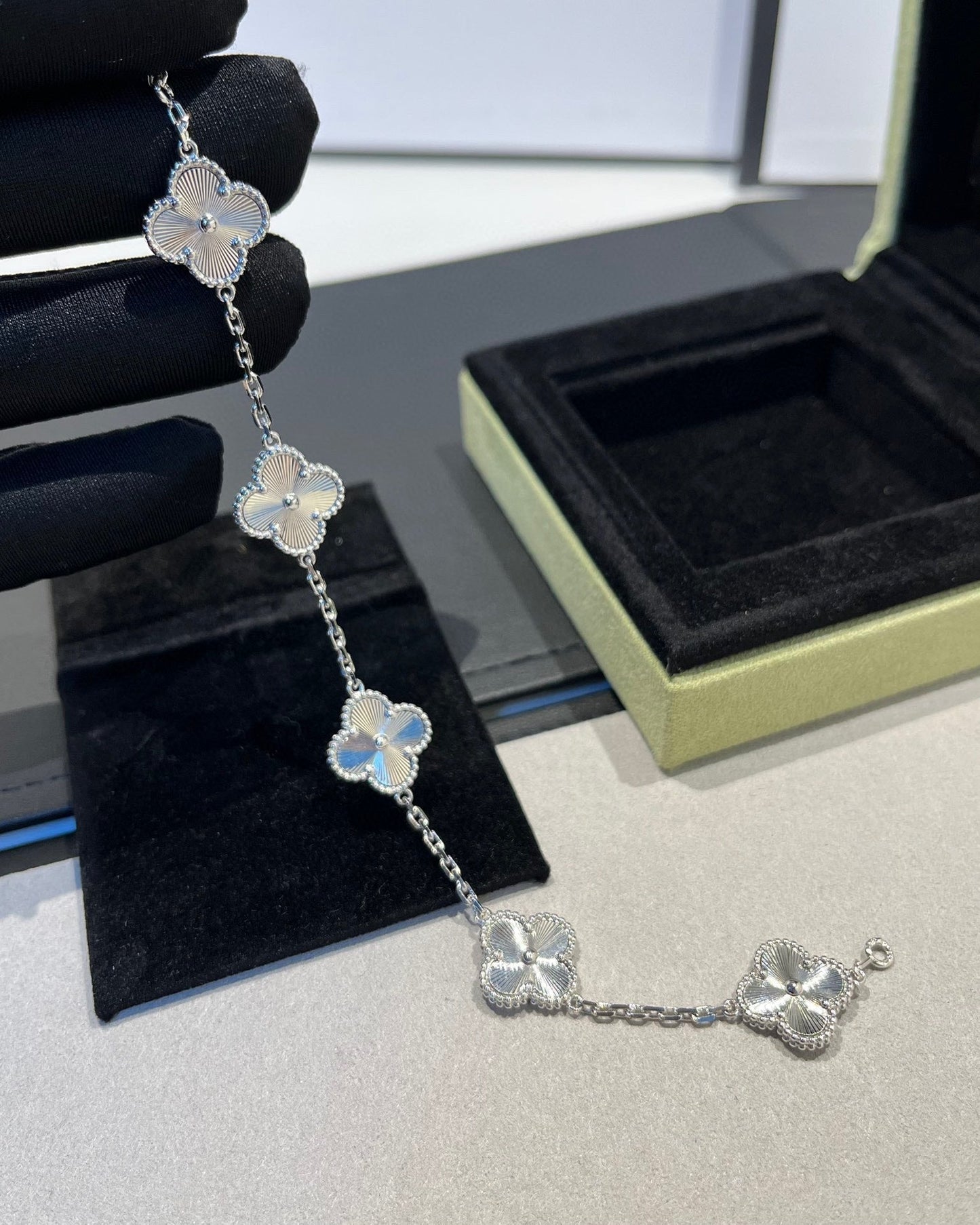 [Love's Uplift]CLOVER SILVER 5 MOTIFS BRACELET