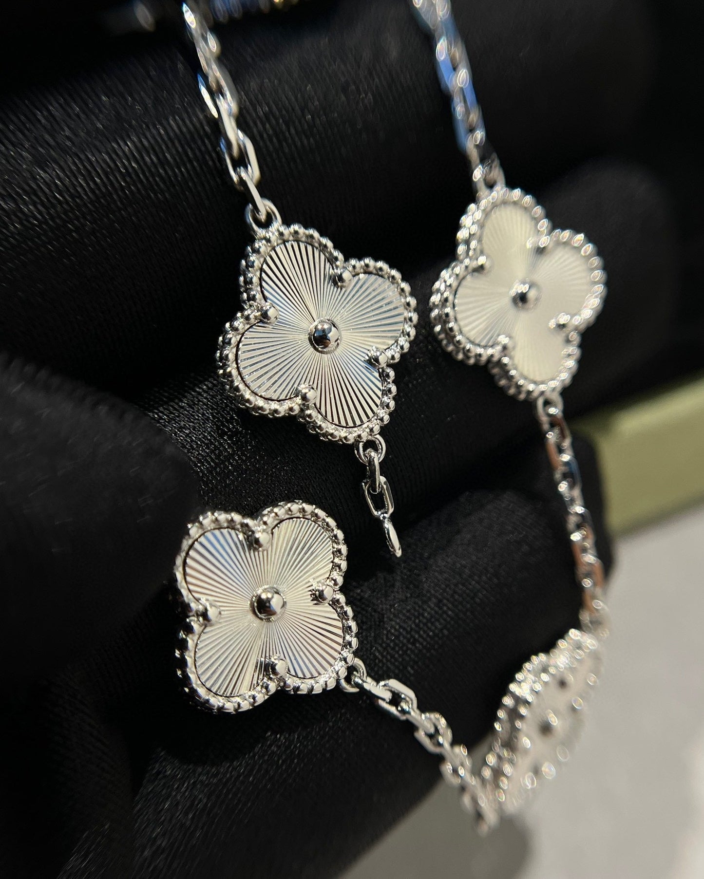 [Love's Uplift]CLOVER SILVER 5 MOTIFS BRACELET