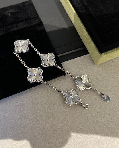 [Love's Uplift]CLOVER SILVER 5 MOTIFS BRACELET