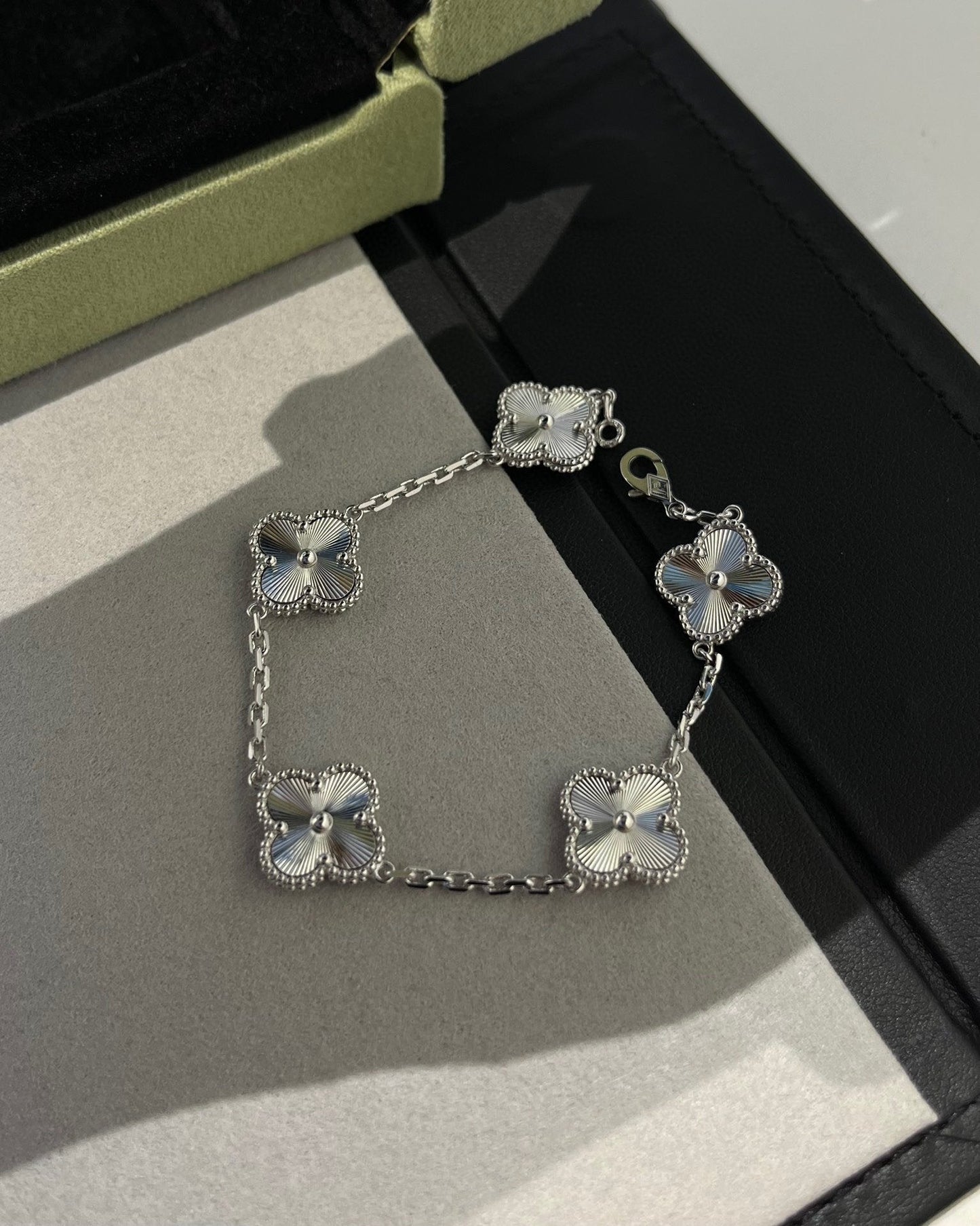 [Love's Uplift]CLOVER SILVER 5 MOTIFS BRACELET